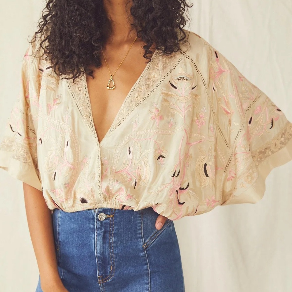 NEW FREE PEOPLE Sz S FLORA EMBROIDERED CROPPED WRAP FRONT TOP CREAM COMBO
